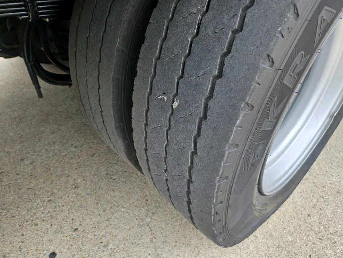 5톤카고트럭 중축 제원 적재함길이 5.4 후축 중고매매 이미지