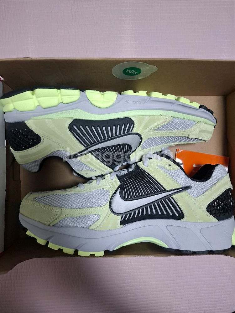 나이키 줌 보메로5 운동화--0