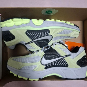 나이키 줌 보메로5 운동화