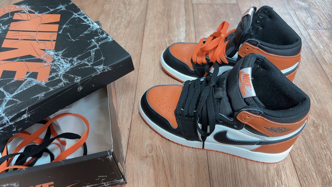 에어 조던 1 레트로 하이 OG 쉐터드 백보드 (GS) 이미지