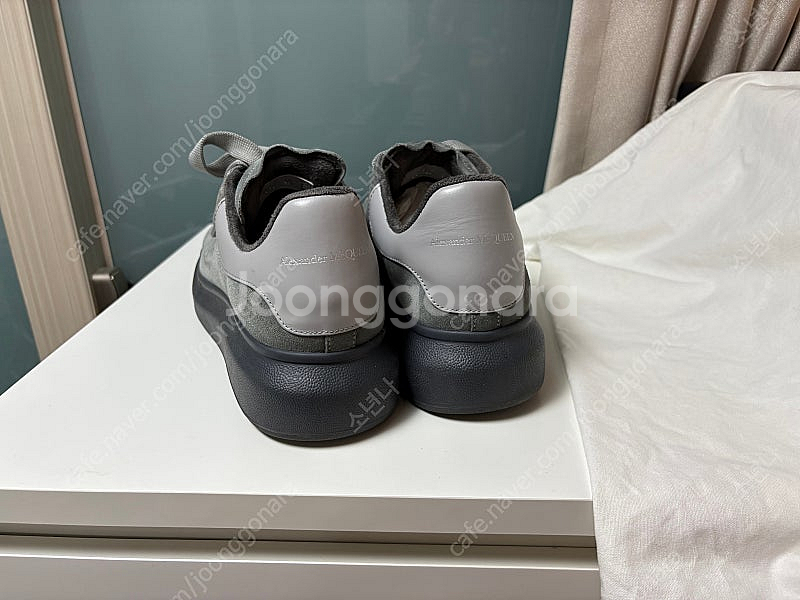 알렉산더맥퀸 그레이 오버솔 스니커즈 스웨이드--3