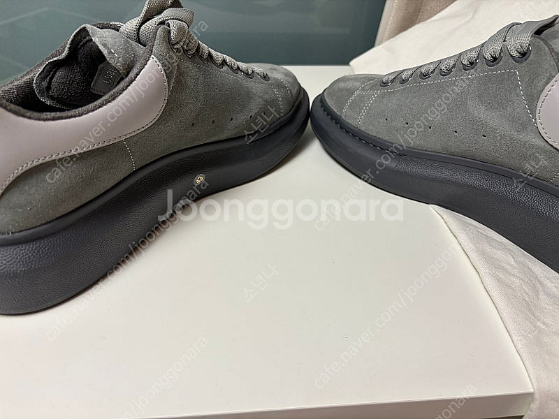알렉산더맥퀸 그레이 오버솔 스니커즈 스웨이드--9