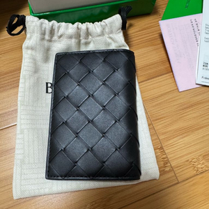 (새상품)보테가베네타 인트레치아토 플랩 카드지갑 판매