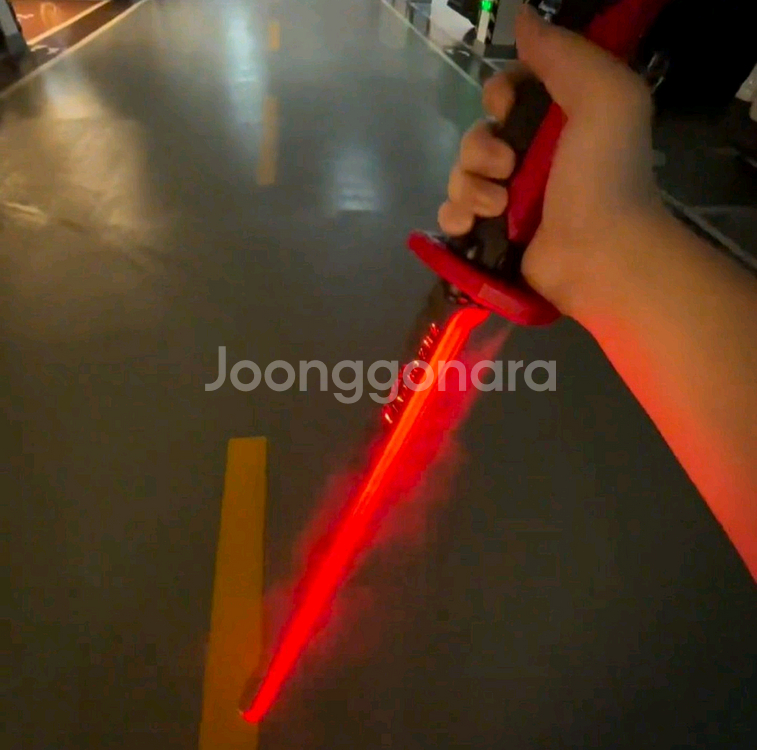 귀멸의칼날 급 간지 폭발 led 칼 팝니다--0