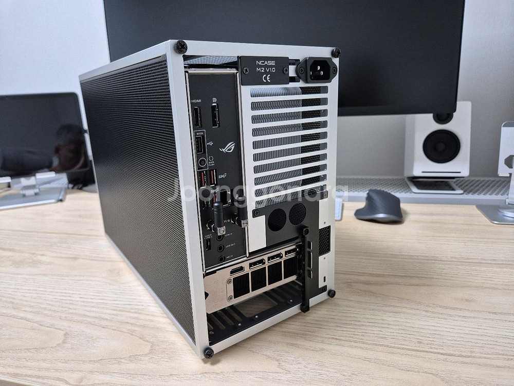 SFF 케이스- NCASE M2--4