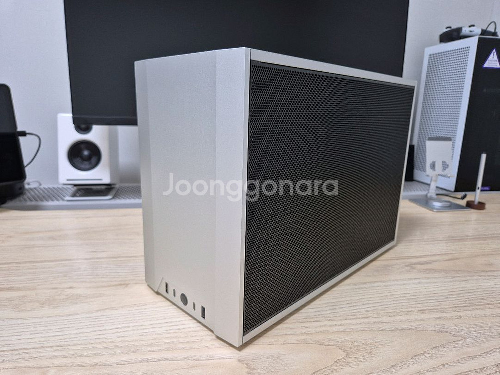 SFF 케이스- NCASE M2--1