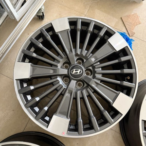 싼타페 MX5 하이브리드 20인치 중고휠 판매