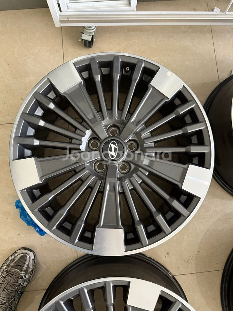 싼타페 MX5 하이브리드 20인치 중고휠 판매--1