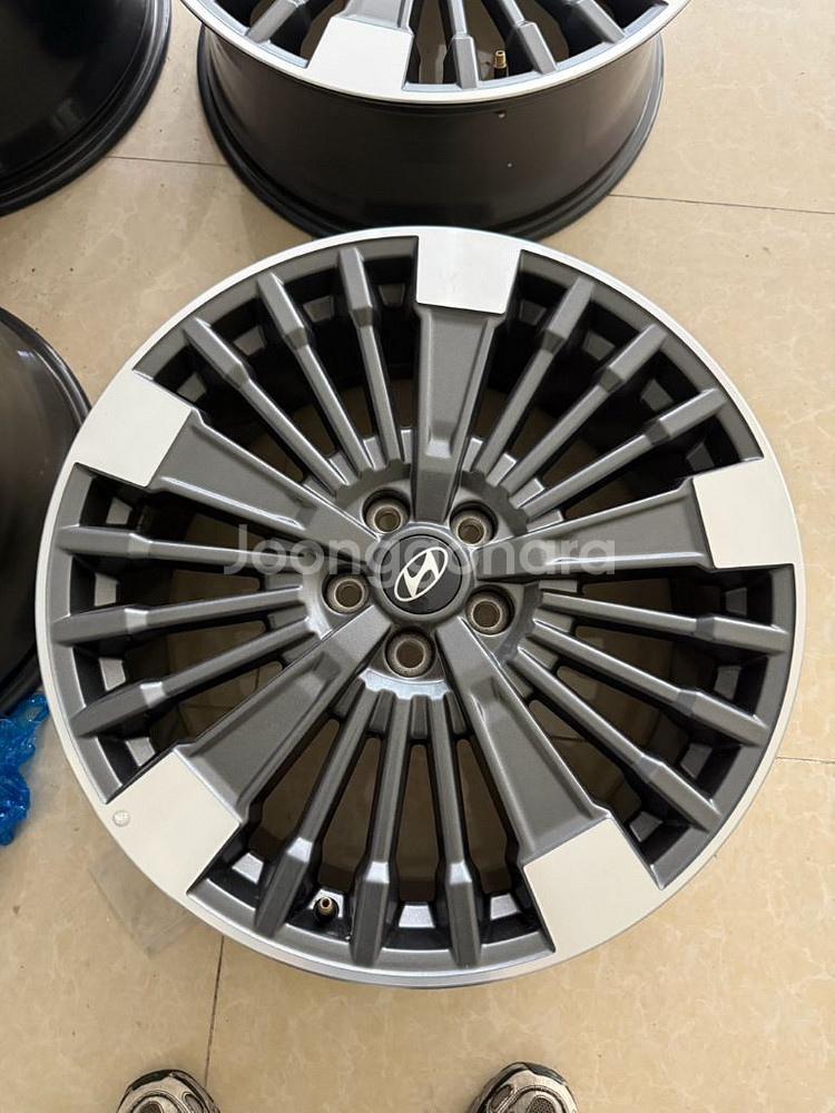 싼타페 MX5 하이브리드 20인치 중고휠 판매--3