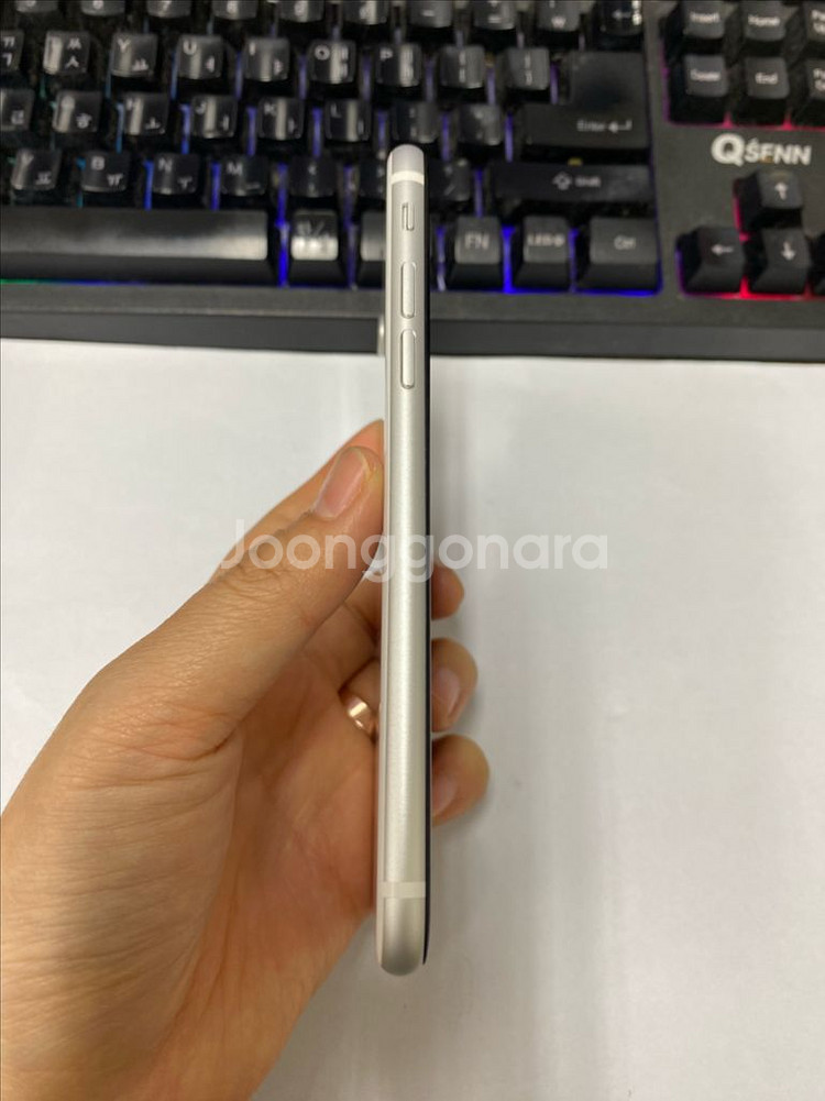 049759 아이폰SE2 화이트 특SSS급 128GB--4