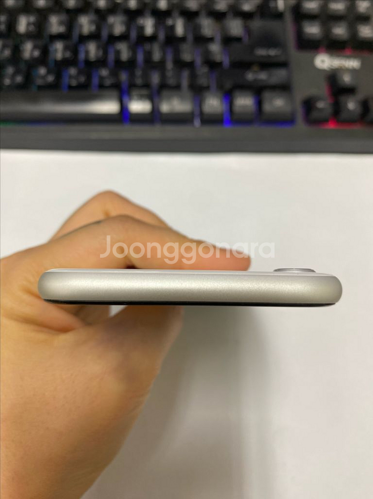 049759 아이폰SE2 화이트 특SSS급 128GB--3