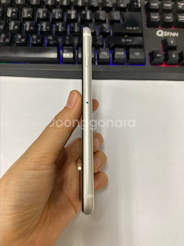 049759 아이폰SE2 화이트 특SSS급 128GB--5
