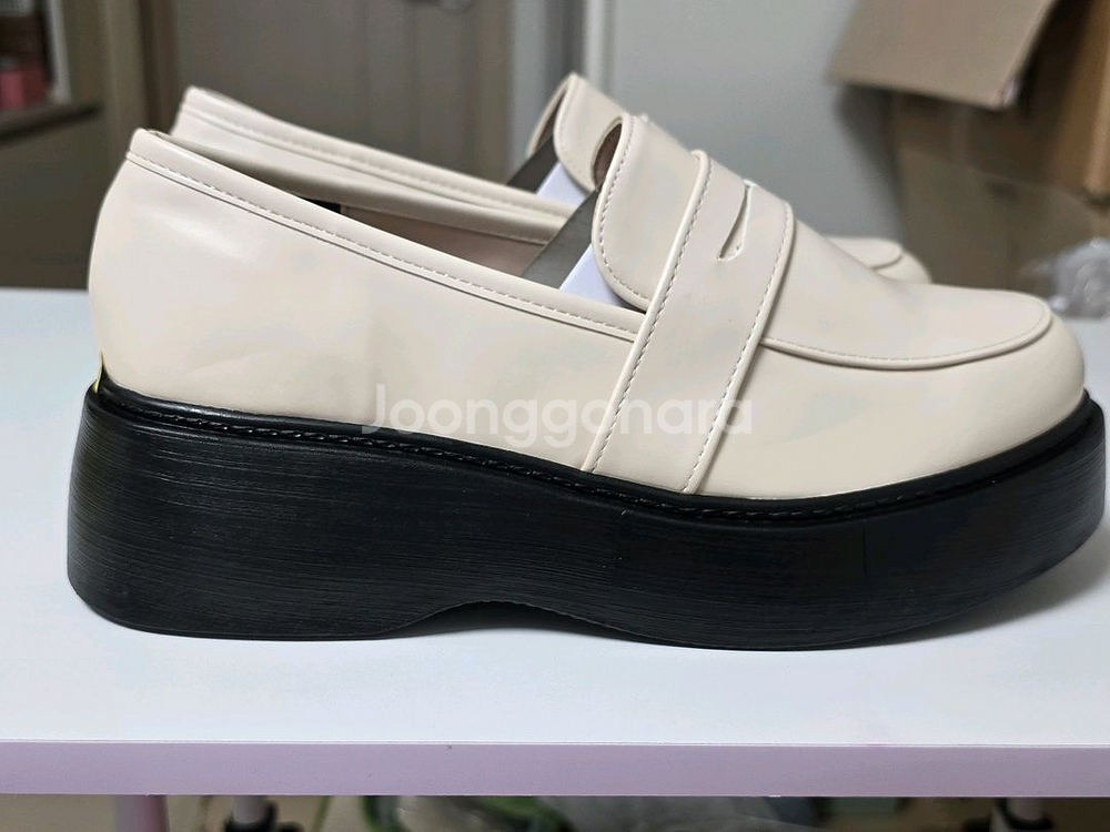 아이보리 로퍼 245 새상품--1