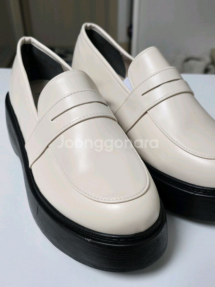 아이보리 로퍼 245 새상품--0