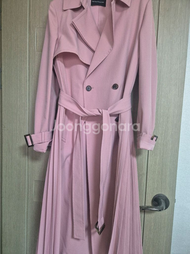 더아이잗컬렉션 핑크트렌치코트--2