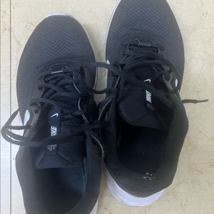 나이키 레볼루션7 운동화