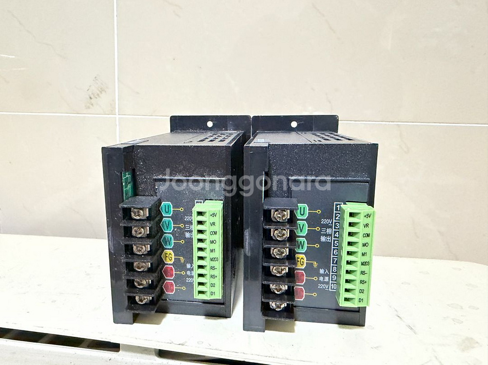 주파수 변환기 220V 0.75KW 소형 인버터 2개--1