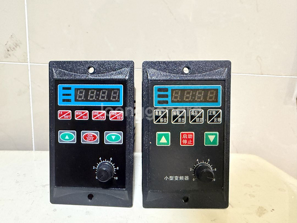 주파수 변환기 220V 0.75KW 소형 인버터 2개--0