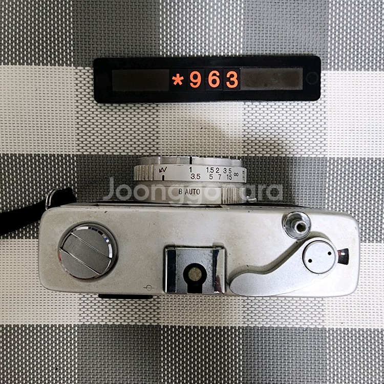 코니카 C 35 필름카메라 실버바디--1