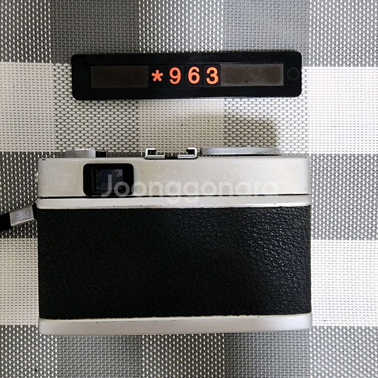 코니카 C 35 필름카메라 실버바디--2