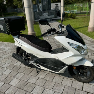혼다 pcx125 17년 스마트키 화이트컬러 팝니다