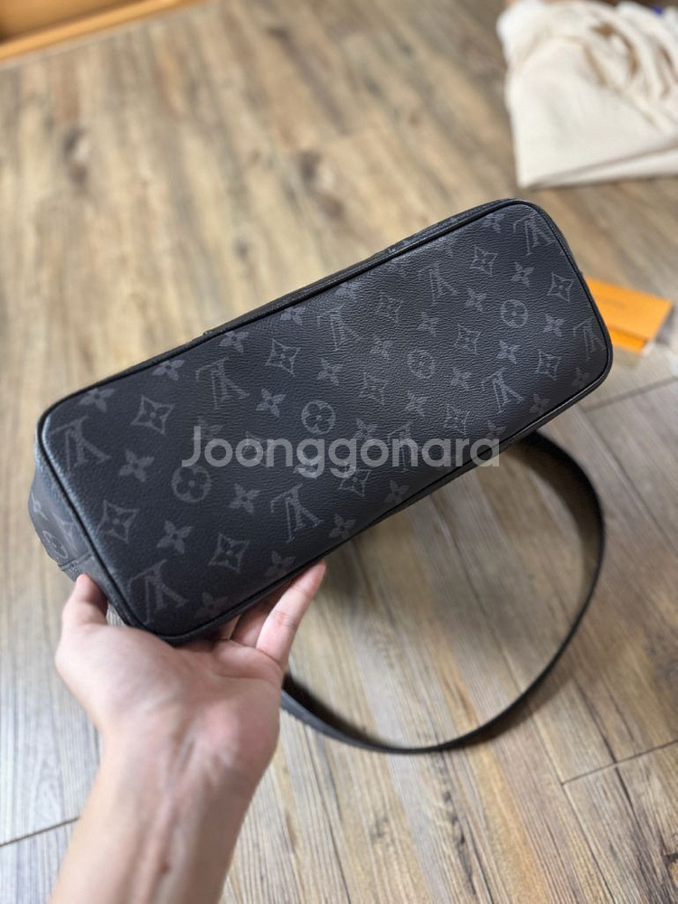 루이비통 아웃도어 토트 M30431--6