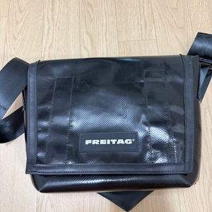 프라이탁 F11 라씨 올블랙 팝니다