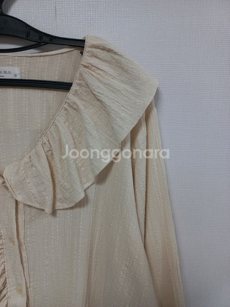 빅사이즈 프릴카라 블라우스 연베이지--4