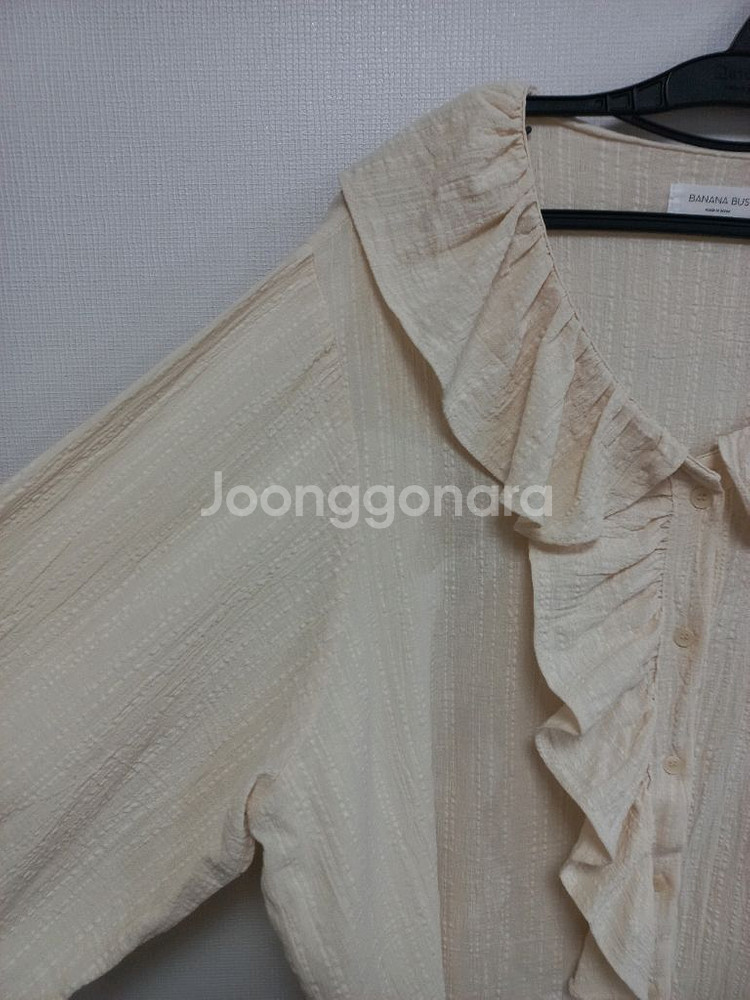 빅사이즈 프릴카라 블라우스 연베이지--2