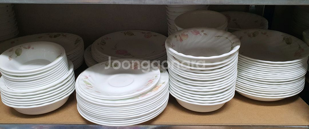 단종된 빈티지 코렐 장미 무늬 개당값--1