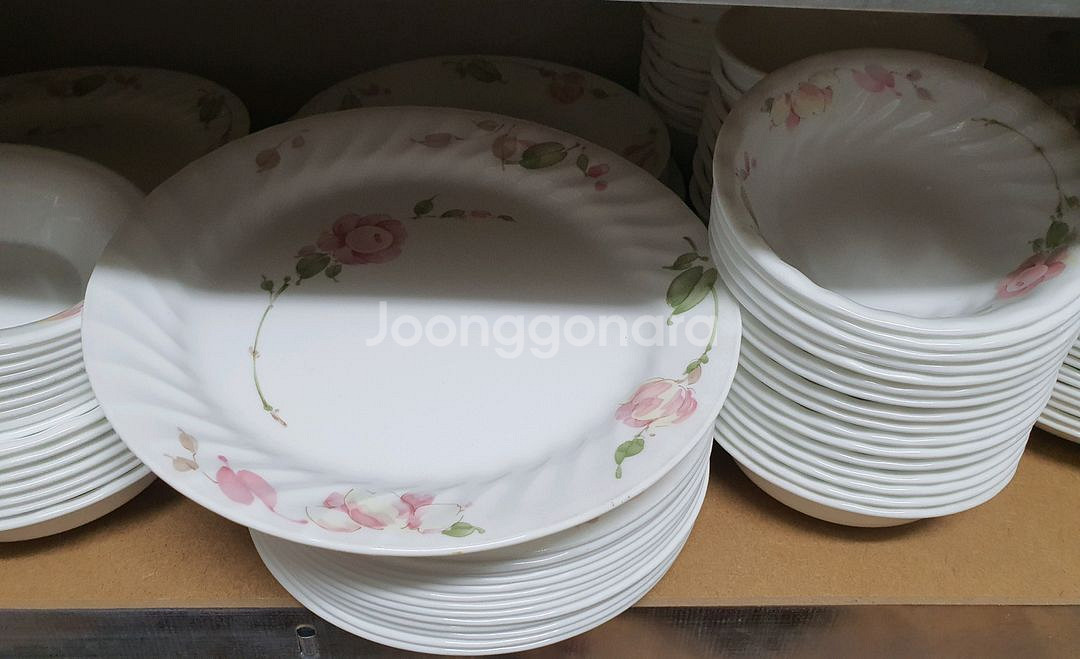 단종된 빈티지 코렐 장미 무늬 개당값--3