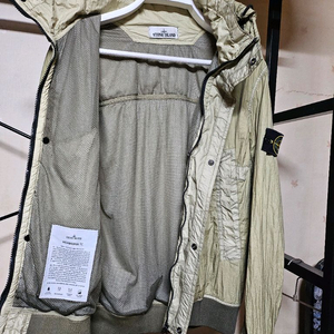 스톤아일랜드 메탈 나일론 바람막이 팝니다