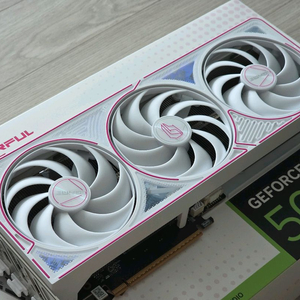 컬러풀 RTX5060 ultra 울트라 3팬 판매합니다