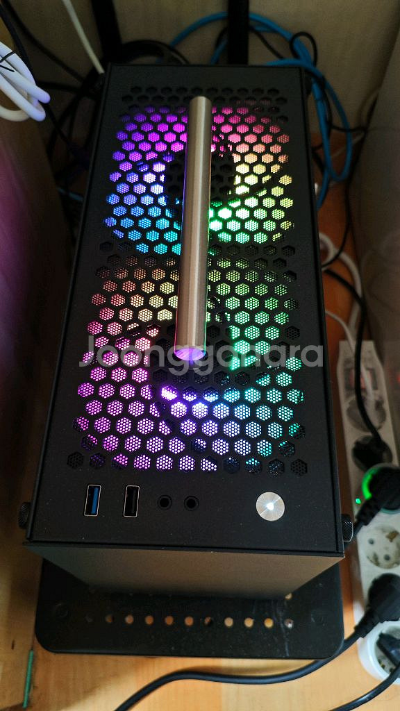 라이젠 9700X, 라데온 7800XT SFF 본체--2