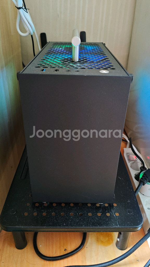 라이젠 9700X, 라데온 7800XT SFF 본체--1