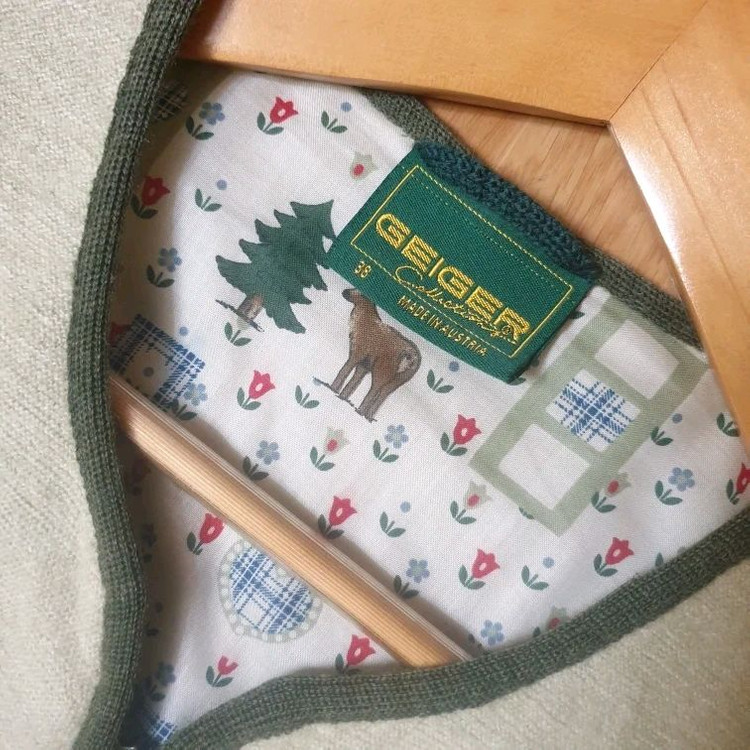 GEIGER 가이거 퀼트라이닝 플라워자수 집업 코트--5