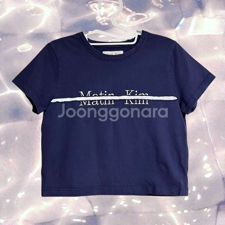 마뗑킴 로고 커티드 크롭 탑 반팔 티셔츠 네이비--7