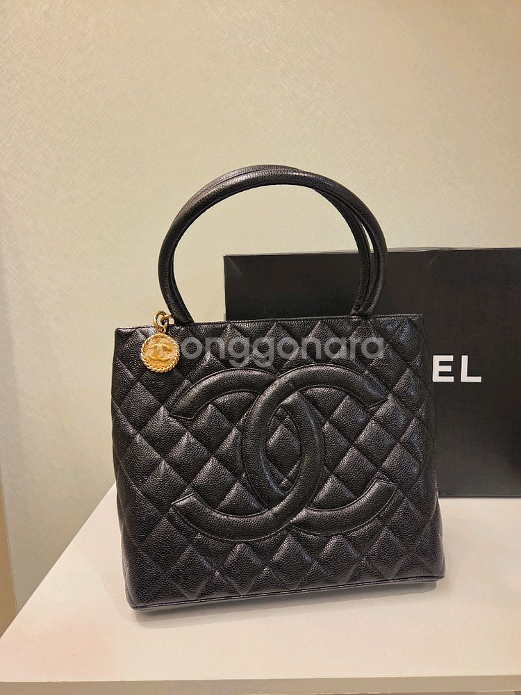 샤넬 클래식 캐비어 메달리온 골드 잠실 롯데백화점 구매--0