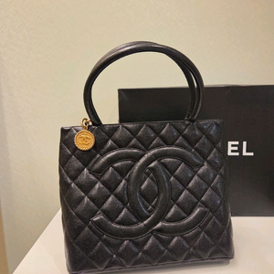 샤넬 클래식 캐비어 메달리온 골드 잠실 롯데백화점 구매