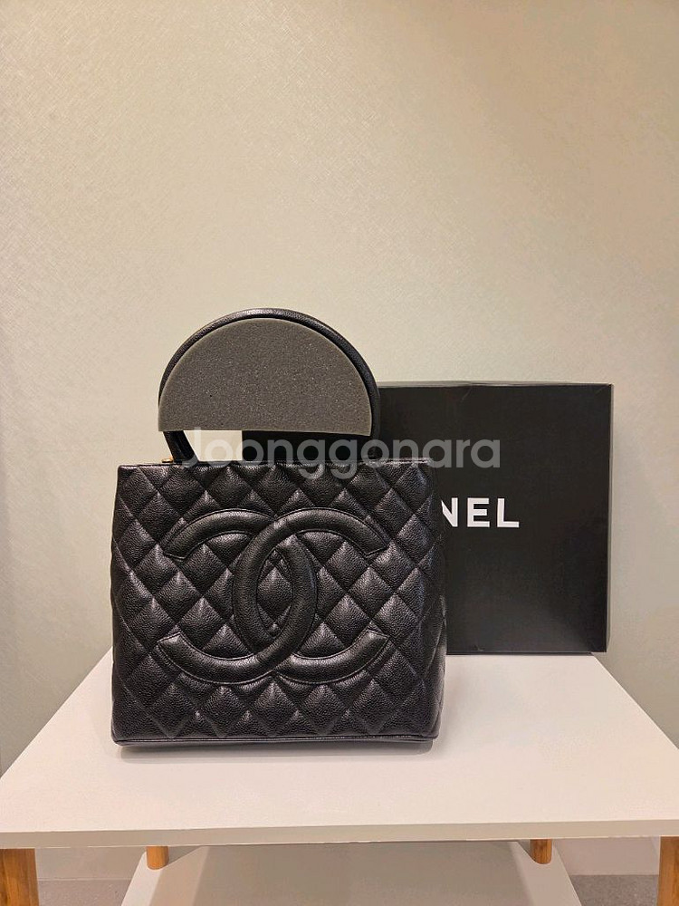 샤넬 클래식 캐비어 메달리온 골드 잠실 롯데백화점 구매--1