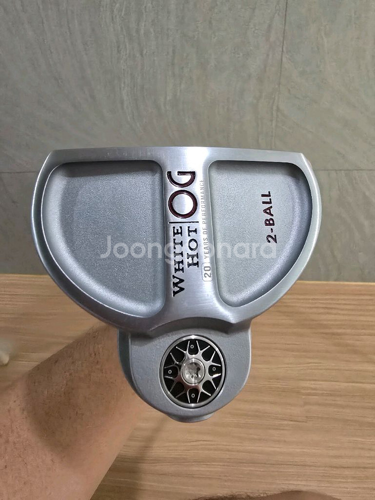 오디세이 회이트 핫 OG 2-볼 33인치 퍼터팔아요--3