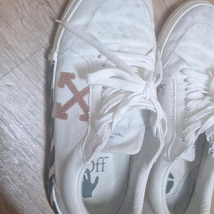 오프화이트 스니커즈 42사이즈 판매해요~