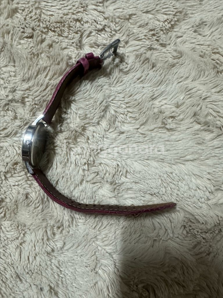 DKNY 실버 & 마젠타 핑크 가죽 여성 시계 판매--3