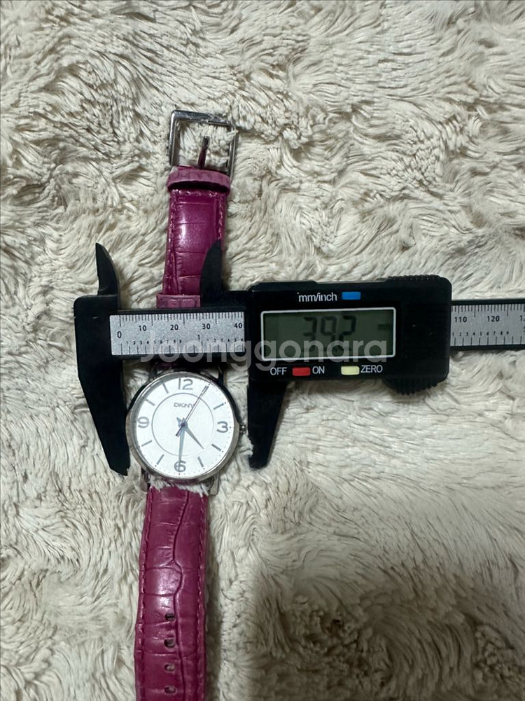 DKNY 실버 & 마젠타 핑크 가죽 여성 시계 판매--7