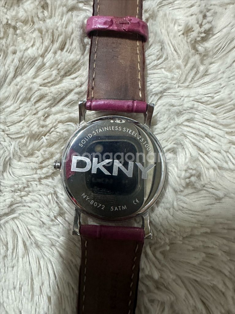 DKNY 실버 & 마젠타 핑크 가죽 여성 시계 판매--5