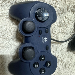로지텍 듀얼 액션 유선 게임패드 PC용 판매합니다
