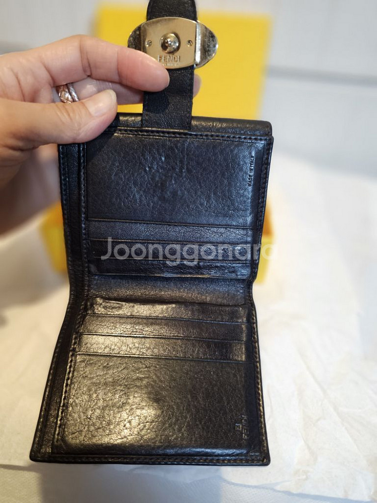 팬디 정품 반지갑--1