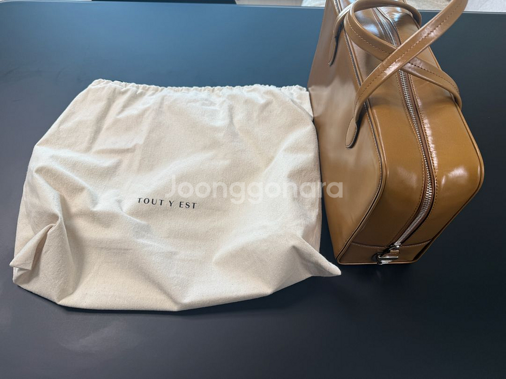 투티에 로케백 L사이즈 캐러멜 색상.TOUTY EST--0