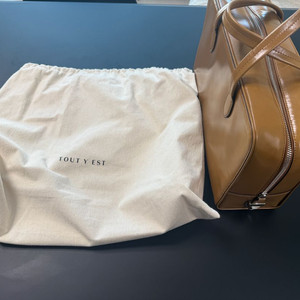 투티에 로케백 L사이즈 캐러멜 색상.TOUTY EST