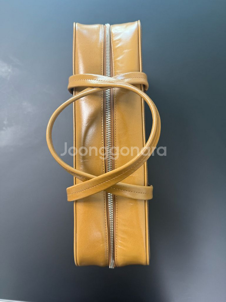 투티에 로케백 L사이즈 캐러멜 색상.TOUTY EST--1